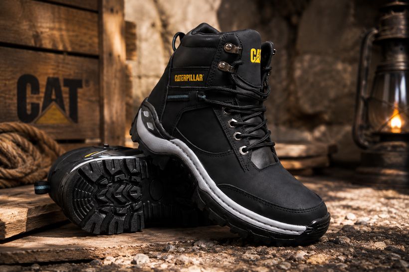 Bota Elite Cat Ro - Negro en ambiente